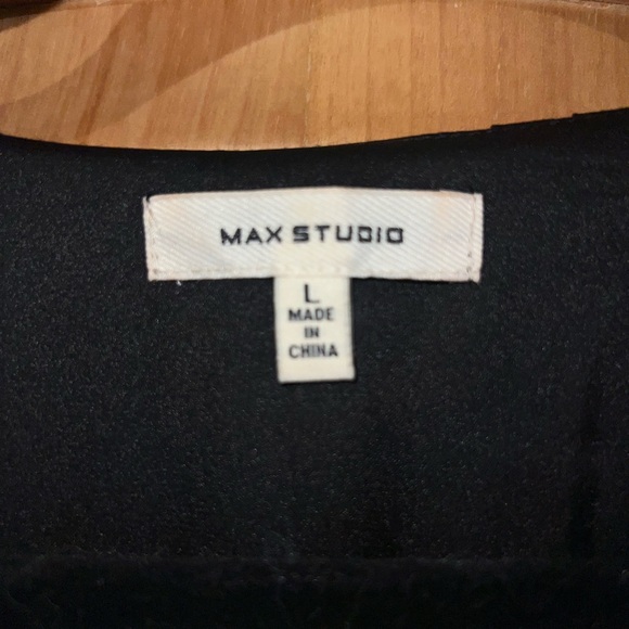 Elegant Black Sleeveless Dress - Picture 5 of 6